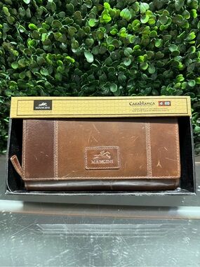Mancini Casablanca Brown Leather Zip Clutch Wallet